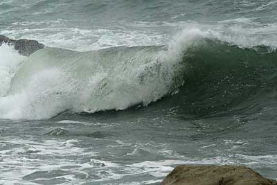Wave breaking at Hallelujah Bay